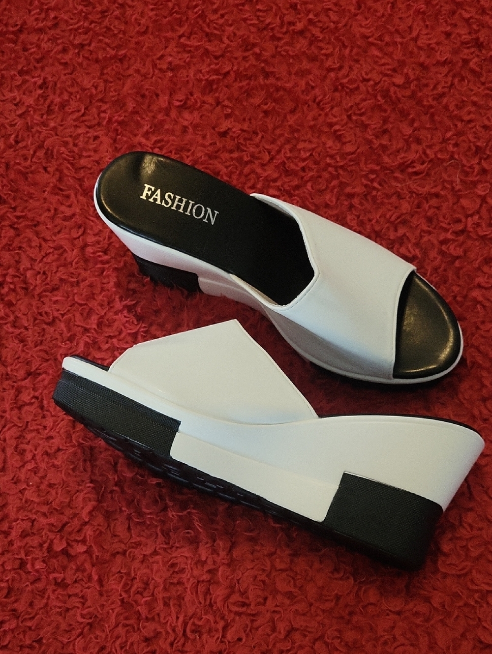 FASHION White Open-Toe Wedge Mules